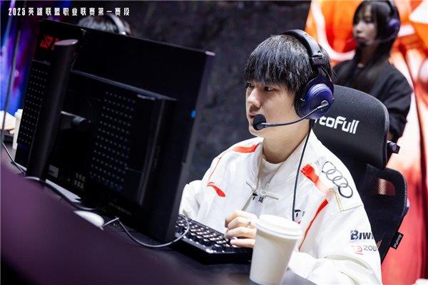 026年英雄联盟职业联赛 为玩家带来超凡体验ky开元棋牌无畏竞巅峰！傲风携手2025-2(图3)
