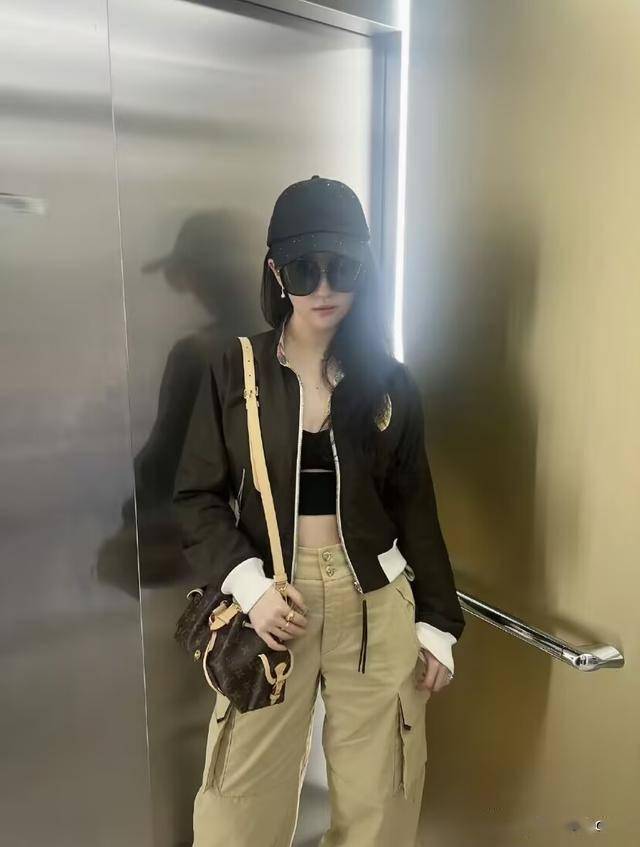 g比之前至少瘦了20斤太有气质了开元棋牌女神刘亦菲晒新度假plo(图4)